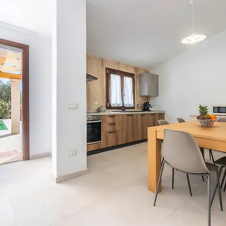 Pet Friendly Home In San Teodoro With Private Swimming Pool, Can Be Inside Or Outside Ferienhaus *